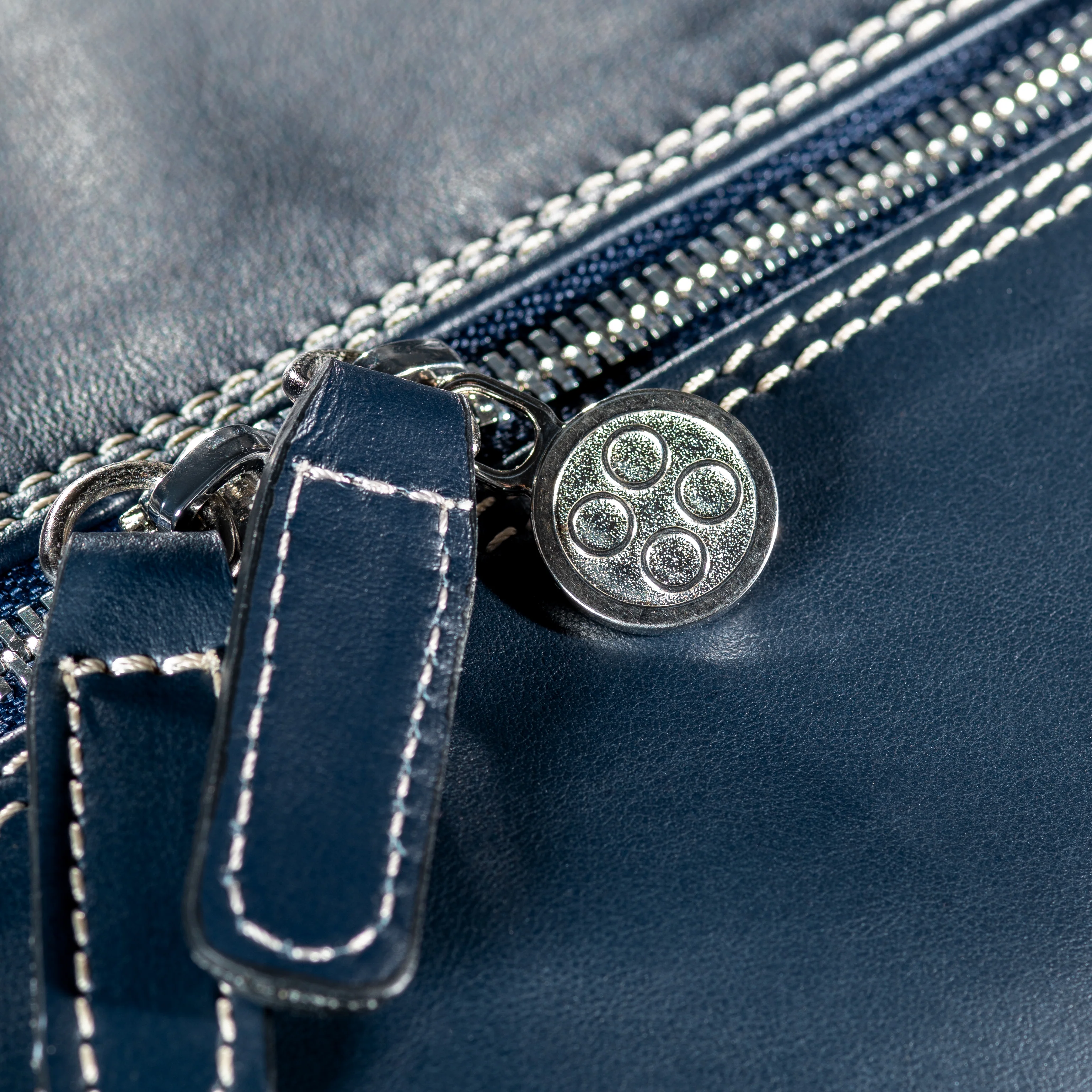 Weekender Bag Navy - Image 5